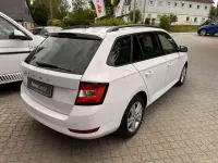 Gebraucht Skoda Fabia Ambition 95 PS (69 kW) 2021 Candyweiss Kleinwagen