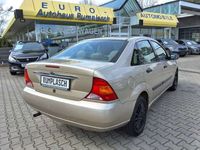 Gebraucht Ford Focus Ghia 101 PS (74 kW) 1999 Veneziagold metallic (metallic) Limousine
