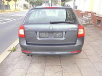 Gebraucht Skoda Octavia Ambition 122 PS (89 kW) 2012 Grau Kombi