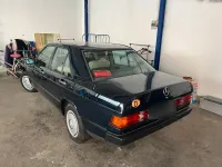 Gebraucht Mercedes 190 122 PS (89 kW) 1988 Blau Limousine