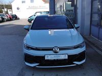 Neu VW Golf VIII R-line 150 PS (110 kW) 2026 Crystal ice blue metallic Limousine