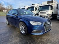 Gebraucht Audi A3 Attraction 105 PS (77 kW) 2013 Blau Limousine