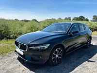 Gebraucht Volvo V60 Momentum 197 PS (144 kW) 2021 Schwarz Kombi