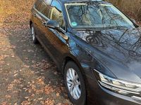 Gebraucht VW Passat 150 PS (110 kW) 2019 Grau Kombi