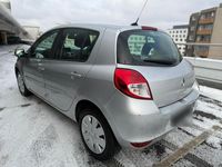 Second-hand Renault Clio II 75 CP (55 kW) 2010 Argintiu Hatchback