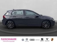 Gebraucht VW Golf VIII Life 150 PS (110 kW) 2023 Grau Limousine