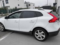 Gebraucht Volvo V40 152 PS (111 kW) 2016 Weiß SUV