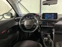 Gebraucht Peugeot 208 Active 73 PS (53 kW) 2021 Weiß Kleinwagen