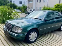 Gebraucht Mercedes E220 150 PS (110 kW) 1995 Grün Limousine
