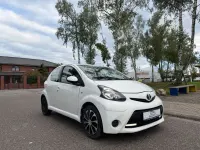 Gebraucht Toyota Aygo Cool 68 PS (50 kW) 2013 Weiß Kleinwagen