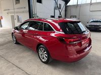 Usado Opel Astra Elegance 145 CV (106 kW) 2020 Rojo Familiar