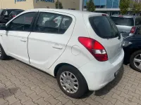 Gebraucht Hyundai i20 78 PS (57 kW) 2011 Weiß Kleinwagen