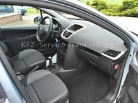 Gebraucht Peugeot 207 73 PS (53 kW) 2010 Silber metallic Kleinwagen