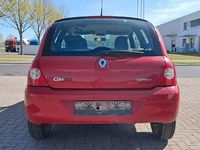 Używany Renault Clio II Campus 58 KM (42 kW) 2011 Czerwony Hatchback