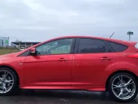 Używany Ford Focus ST-Line 182 KM (133 kW) 2018 Czerwony Sedan/Limuzyna
