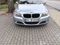 Gebraucht BMW 318 143 PS (105 kW) 2009 Blau Limousine