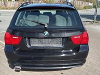 Gebraucht BMW 320 170 PS (125 kW) 2010 Schwarz Kombi