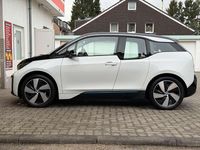 Gebraucht BMW i3 75 kW (102 PS) 2021 Capparisweissakzent iblau Kleinwagen