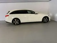 Gebraucht Mercedes C300e 313 PS (230 kW) 2023 Unilack polarweiß Kombi