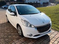 Second-hand Peugeot 208 Active 92 CP (67 kW) 2012 Alb Hatchback