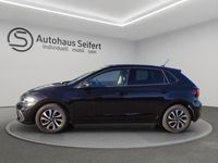 Gebraucht VW Polo Active 95 PS (69 kW) 2023 Deep black perleffekt (metallic) Kleinwagen
