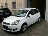 Usata Ford Fiesta 84 CV (61 kW) 2008 Bianco Utilitaria
