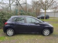 Gebraucht Peugeot 208 82 PS (60 kW) 2018 Blau Kleinwagen