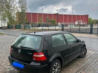 Second-hand VW Golf IV 110 CP (80 kW) 2002 Negru Hatchback