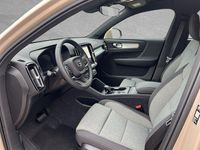 Neu Volvo XC40 Core 163 PS (119 kW) 2025 Sand dune SUV