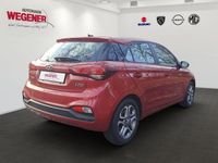 Gebraucht Hyundai i20 Trend 101 PS (74 kW) 2018 Red passion / mic Limousine