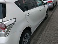 Gebraucht Toyota Verso 126 PS (92 kW) 2012 Weiß Van / Kleinbus