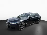 Gebraucht BMW 520 M Sport 190 PS (139 kW) 2023 Black sapphire (schwarz) Kombi