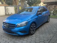 Gebraucht Mercedes A180 122 PS (89 kW) 2013 Blau Kleinwagen
