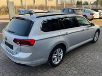 Gebraucht VW Passat 200 PS (147 kW) 2022 Silber Kombi