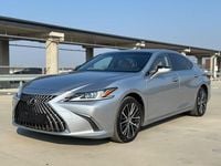 Gebraucht Lexus ES300H 218 PS (160 kW) 2024 Silber Limousine
