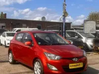 Gebraucht Hyundai i20 Edition 86 PS (63 kW) 2013 Rot Kleinwagen