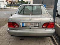 Gebraucht Mercedes E280 Avantgarde 193 PS (141 kW) 1996 Silber Limousine