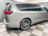 Neu Chrysler Pacifica 291 PS (214 kW) 2026 Grau Van / Kleinbus