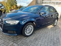 Gebraucht Audi A3 Sportback Comfort 116 PS (85 kW) 2018 Blau Kleinwagen