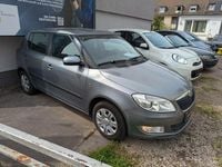 Gebraucht Skoda Fabia Ambition 60 PS (44 kW) 2012 Grau Limousine