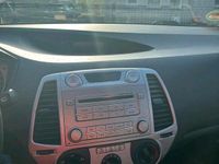 Gebraucht Hyundai i20 78 PS (57 kW) 2010 Schwarz Kleinwagen