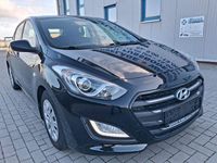 Gebraucht Hyundai i30 Trend 101 PS (74 kW) 2016 Schwarz Limousine