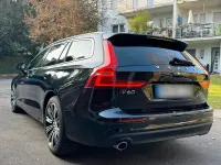 Gebraucht Volvo V60 Momentum 197 PS (144 kW) 2021 Schwarz Kombi