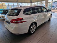 Gebraucht Peugeot 308 SW Active 131 PS (96 kW) 2019 Weiß Kombi