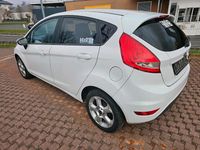 Gebraucht Ford Fiesta 97 PS (71 kW) 2009 Weiß Kleinwagen