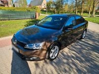 Usado VW Jetta 105 HP (77 kW) 2012 Castanho Sedan