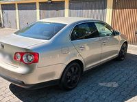 Second-hand VW Jetta 2006 Auriu Berlinǎ