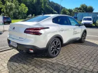Używany Citroën e-C4 Shine 100 kW (136 KM) 2023 Biały Sedan/Limuzyna
