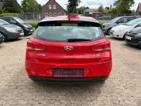 Gebraucht Hyundai i30 Pure 99 PS (72 kW) 2020 Rot Limousine