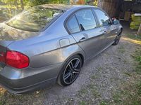 Gebraucht BMW 318 140 PS (102 kW) 2009 Silber Limousine